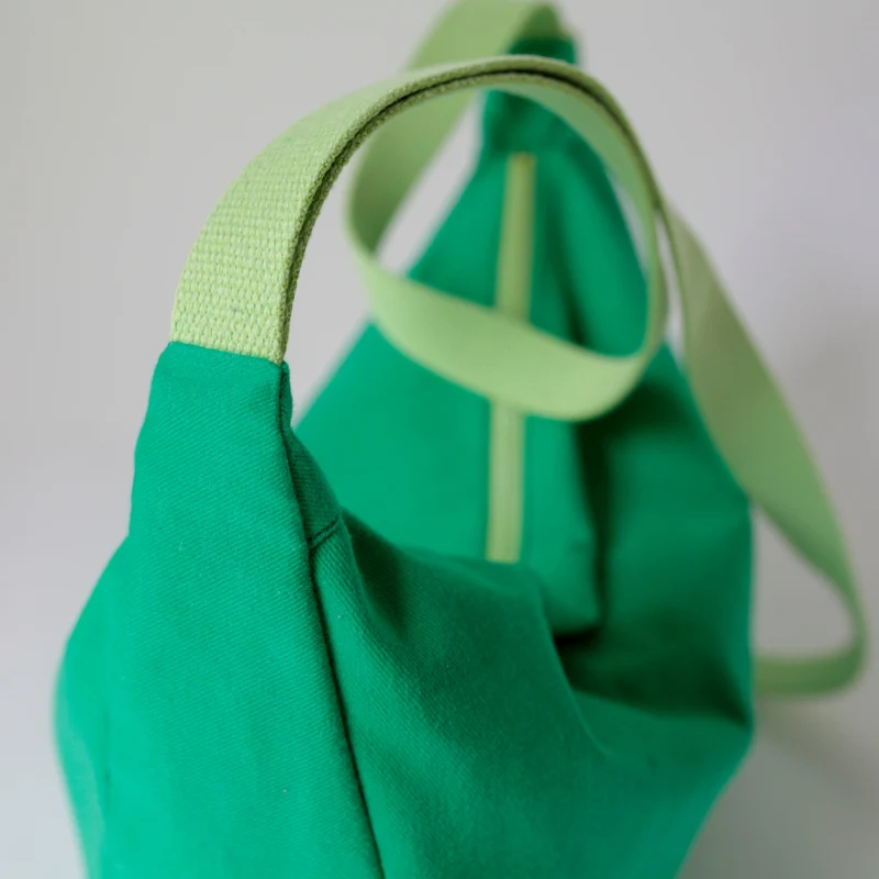 Upcycling Schultertasche POUCH Blumenprint II