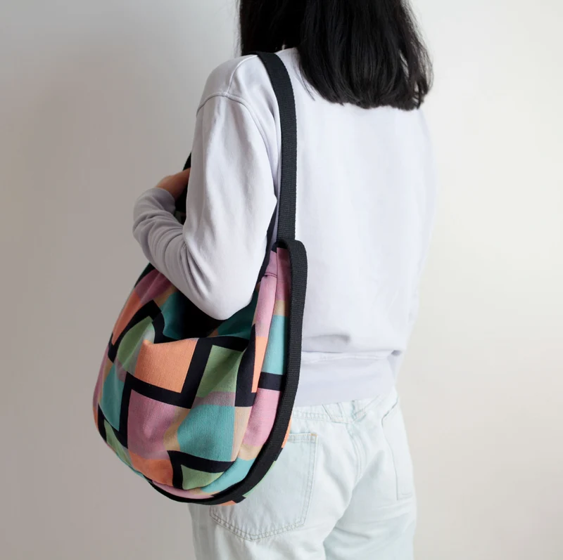 Upcycling Schultertasche POUCH Blumenprint II