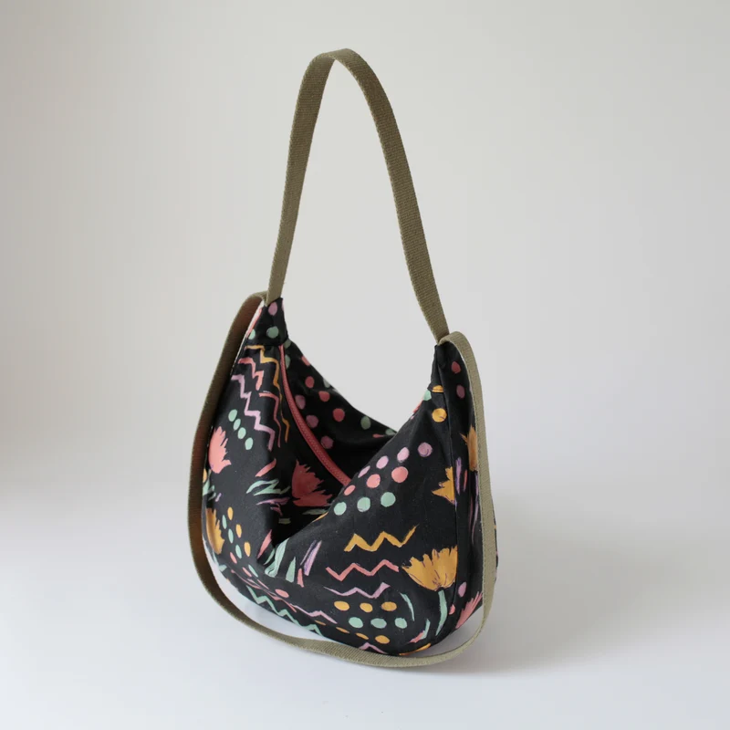 Upcycling Schultertasche POUCH Blumenprint II