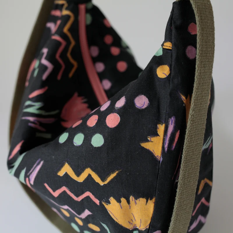 Upcycling Schultertasche POUCH Blumenprint II