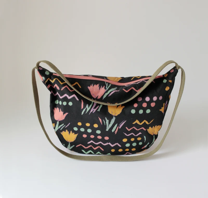 Upcycling Schultertasche POUCH Blumenprint II