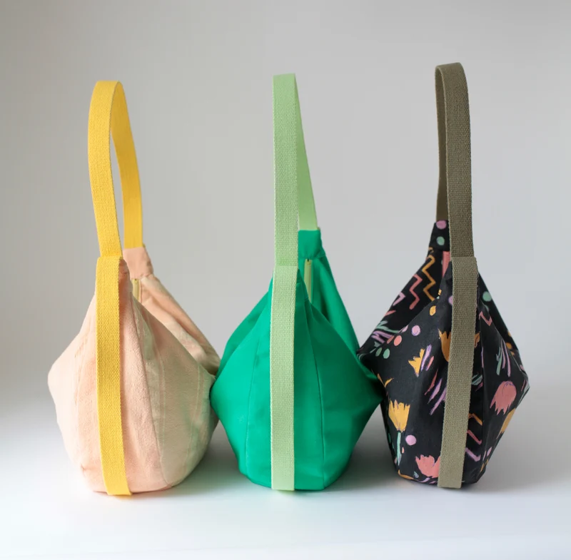 Upcycling Schultertasche POUCH Blumenprint II