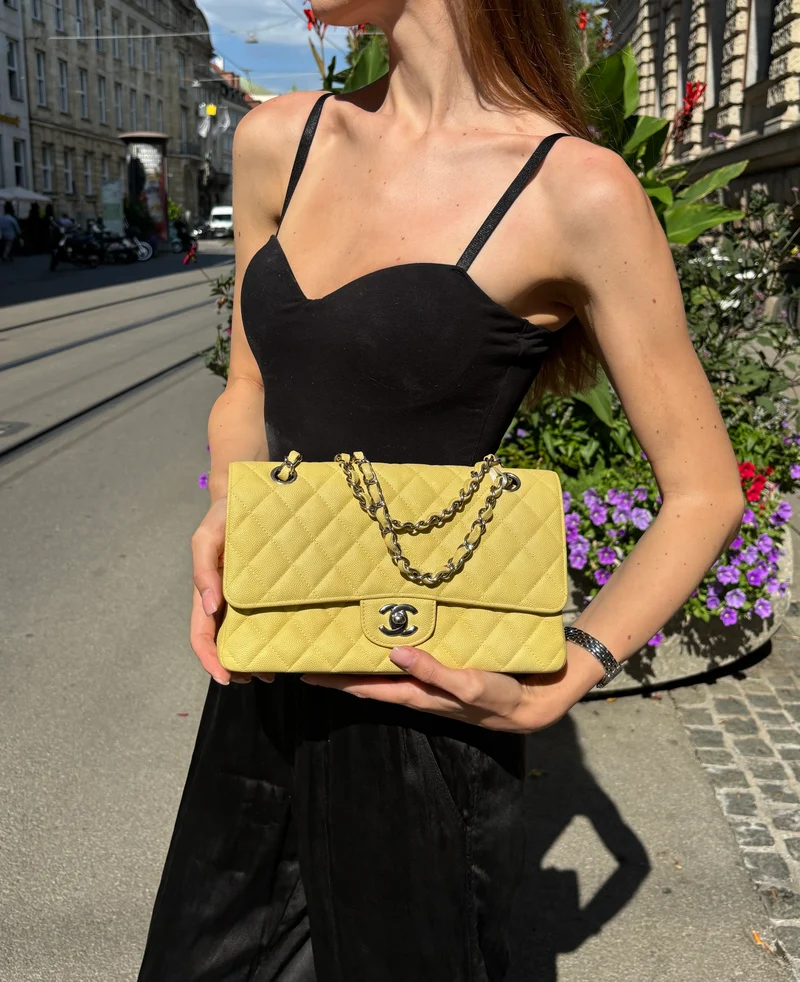 Chanel Gelb Medium Double Flap Caviar Quilted 2018
