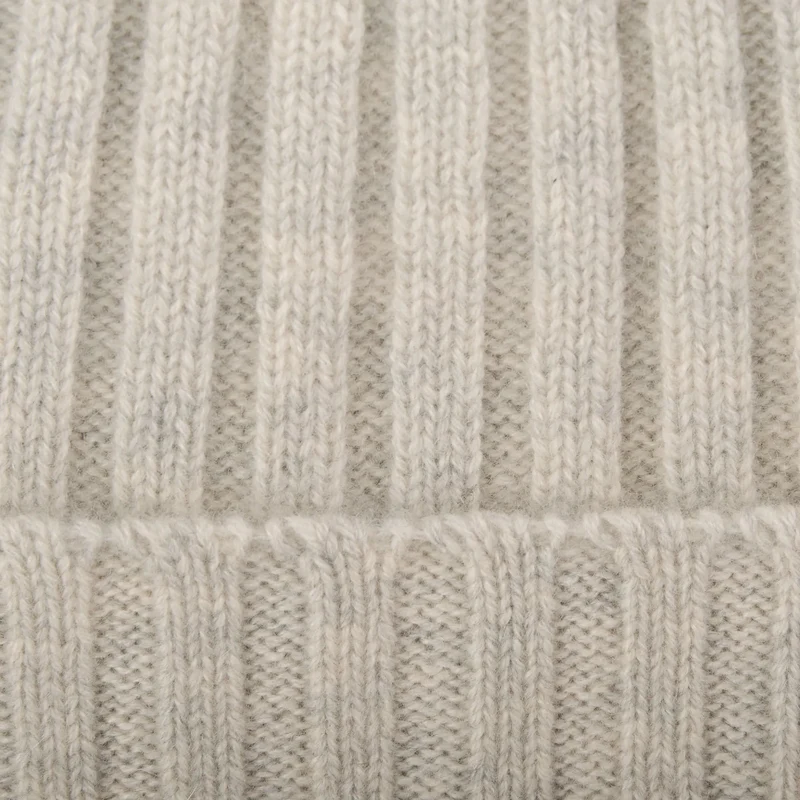 Mütze aus Kaschmir in Off White