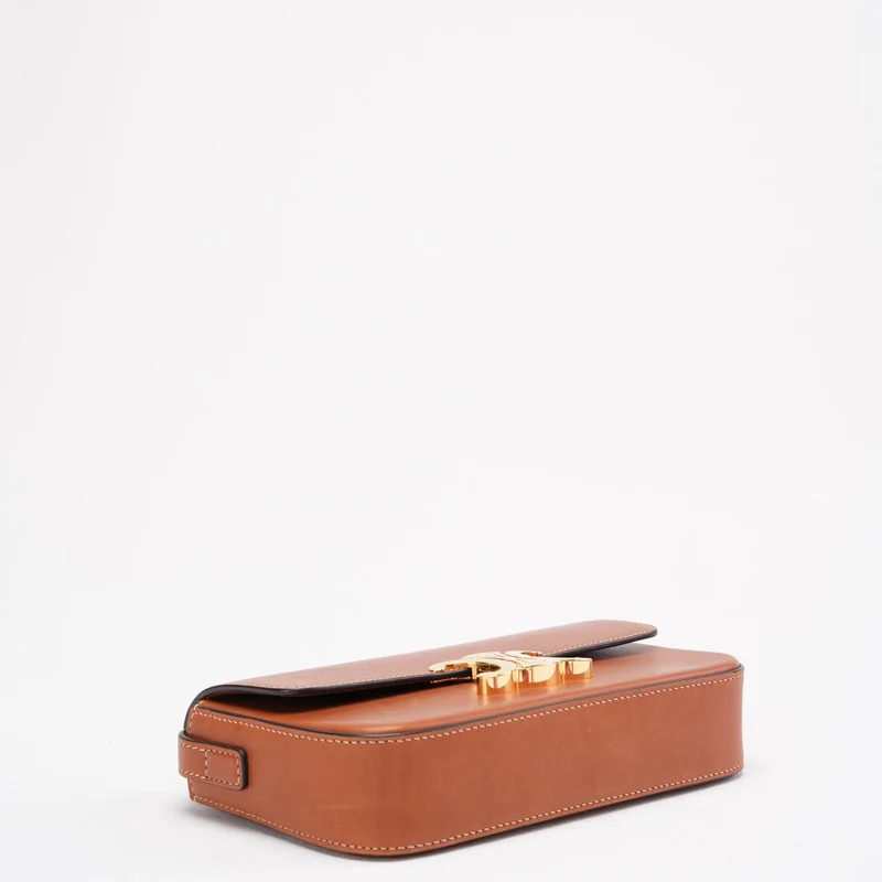 Celine Triomphe Claude Schultertasche aus braunem Kalbsleder, Modell 2024