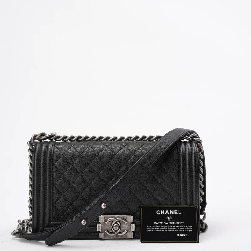 Chanel Boy Medium Schwarze Klapptasche Gestepptes Caviar-Leder 2017