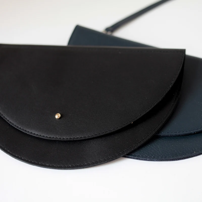 Foldover Halbmondtasche Schwarz
