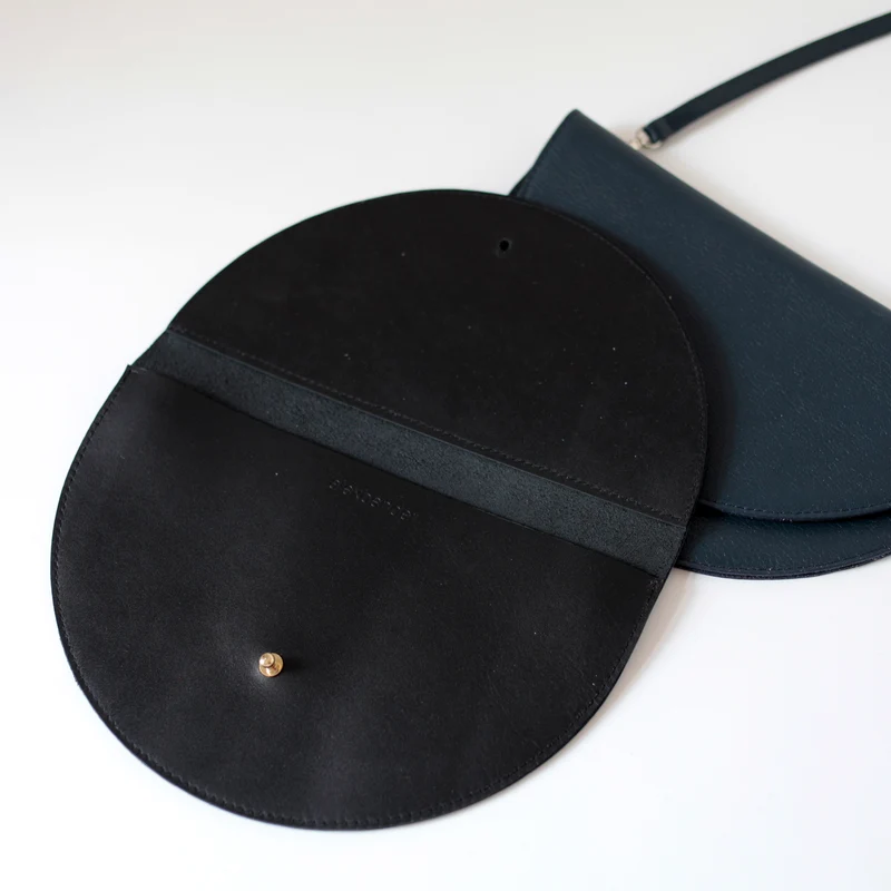 Foldover Halbmondtasche Schwarz