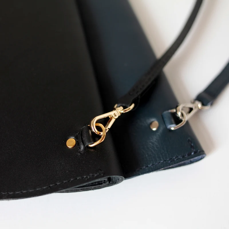 Foldover Halbmondtasche Schwarz
