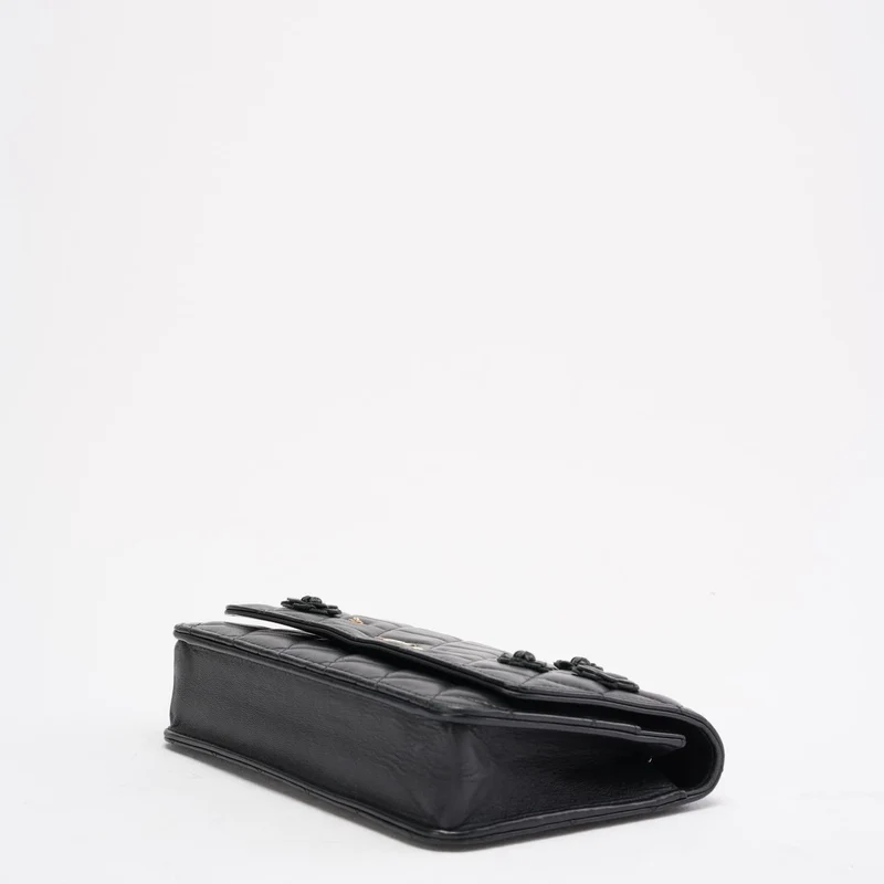 Chanel Wallet on Chain Schwarz mit Kamelienanhängern 2019