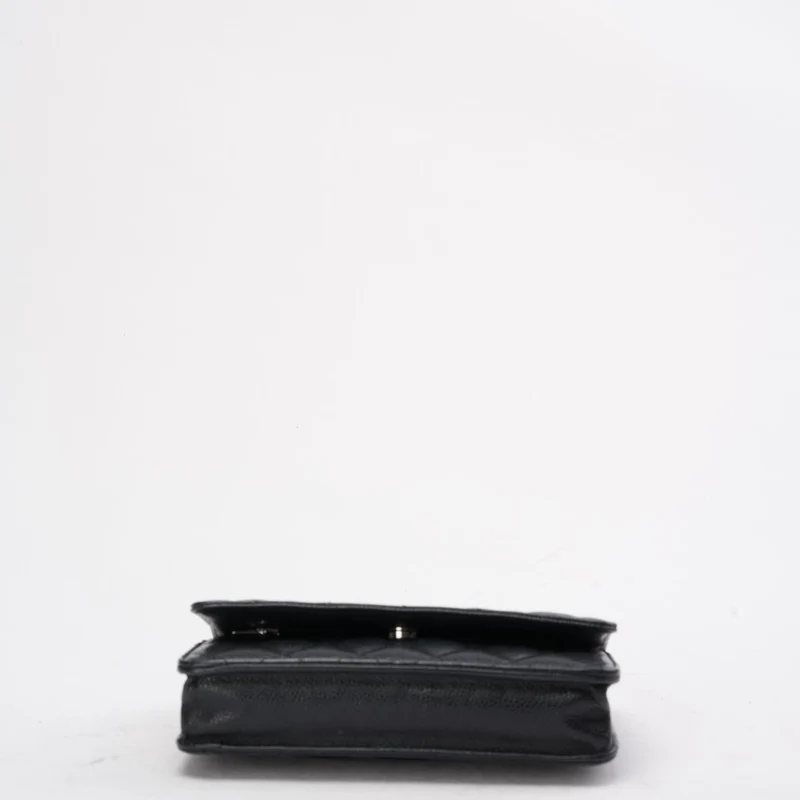 Chanel Schwarze klassische Brieftasche mit Kette (WOC) Caviar 2020