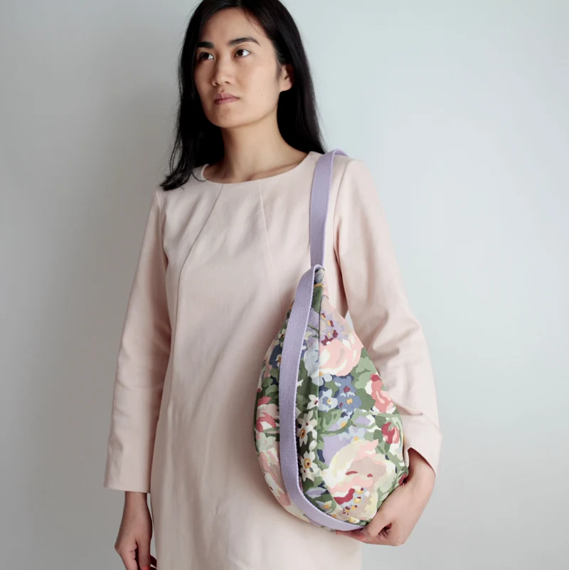 Schultertasche POUCH Upcycling Blumenprint