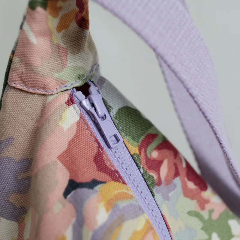 Schultertasche POUCH Upcycling Blumenprint