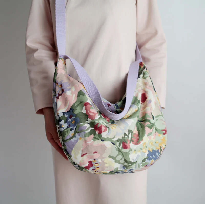 Schultertasche POUCH Upcycling Blumenprint