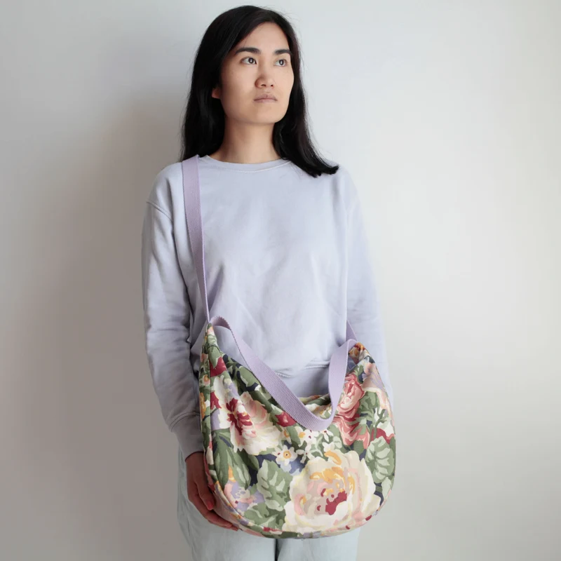 Schultertasche POUCH Upcycling Blumenprint