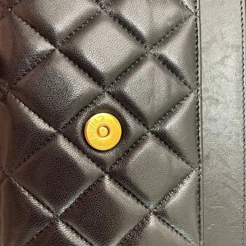Chanel Schwarze Klassische Brieftasche mit Kette (WOC) 2019