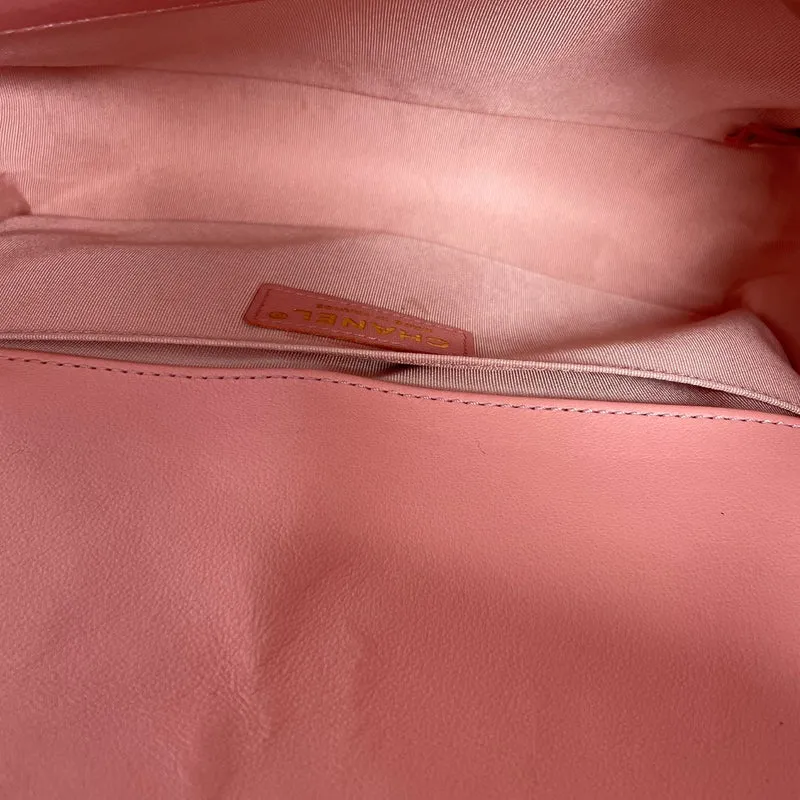 Chanel Medium Boy Flap aus Lammleder, Rosa, 2018