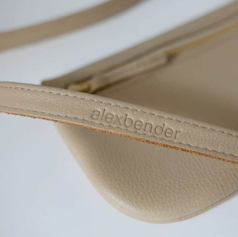 Kleine flache Gürteltasche Cappuccino