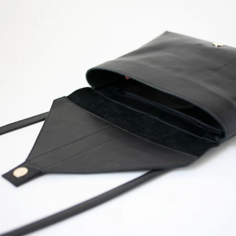 Handtasche ENVELOPE Schwarz