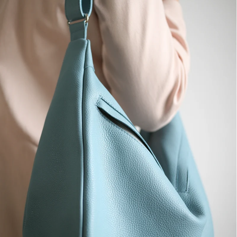 Lederbeutel BANANA Taubenblau