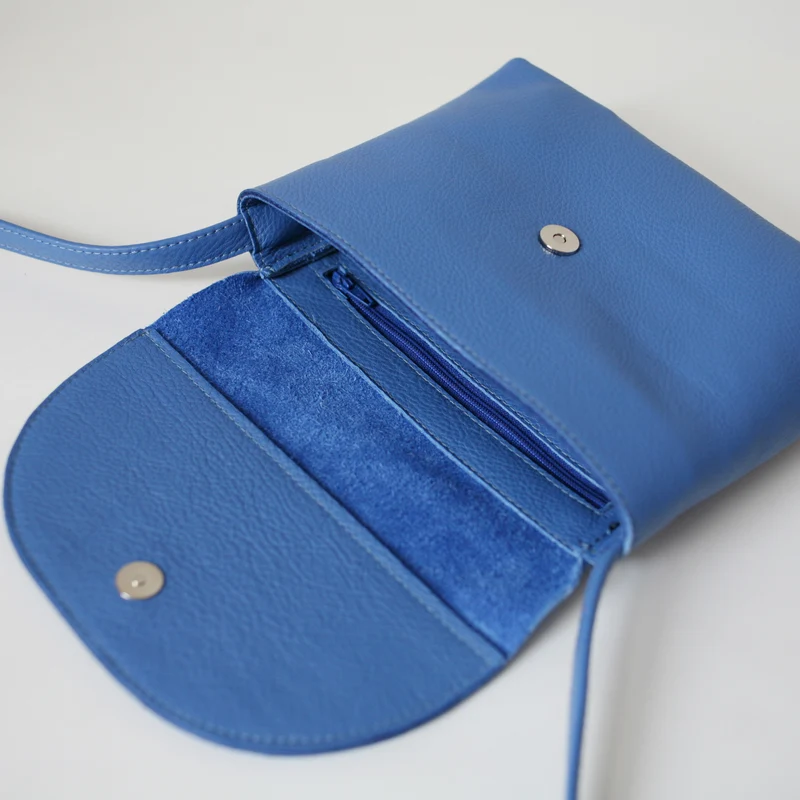 Minimalistische Schultertasche Kornblumenblau
