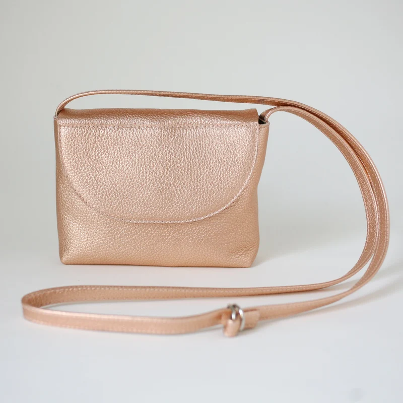 Minimalistische Schultertasche Kupferrose