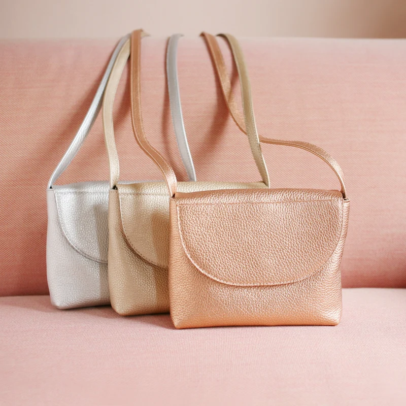 Minimalistische Schultertasche Kupferrose