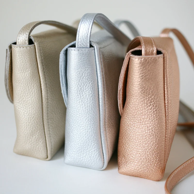 Minimalistische Schultertasche Kupferrose