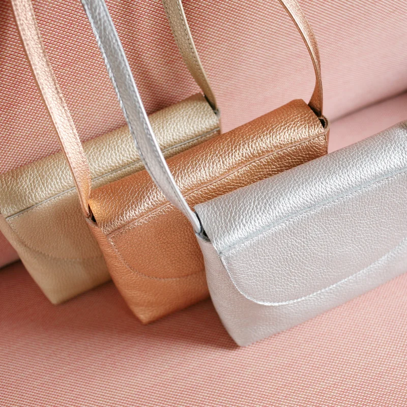 Minimalistische Schultertasche Kupferrose