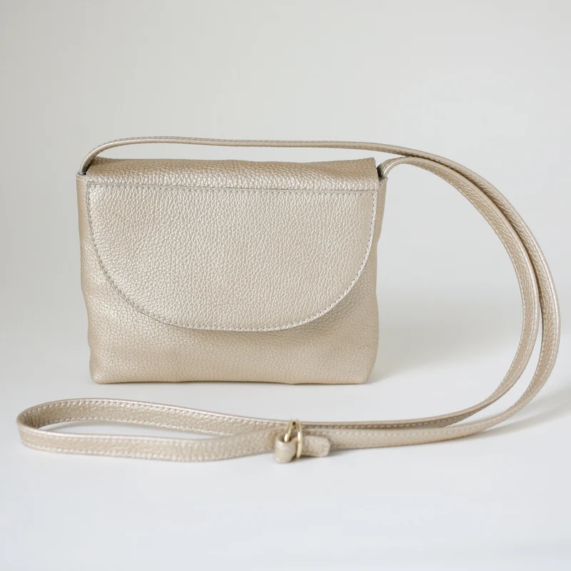 Minimalistische Schultertasche Hellgold