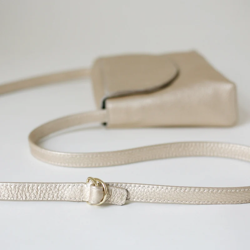 Minimalistische Schultertasche Hellgold