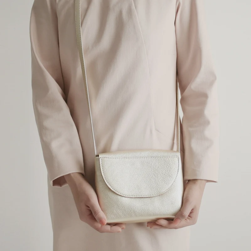 Minimalistische Schultertasche Hellgold