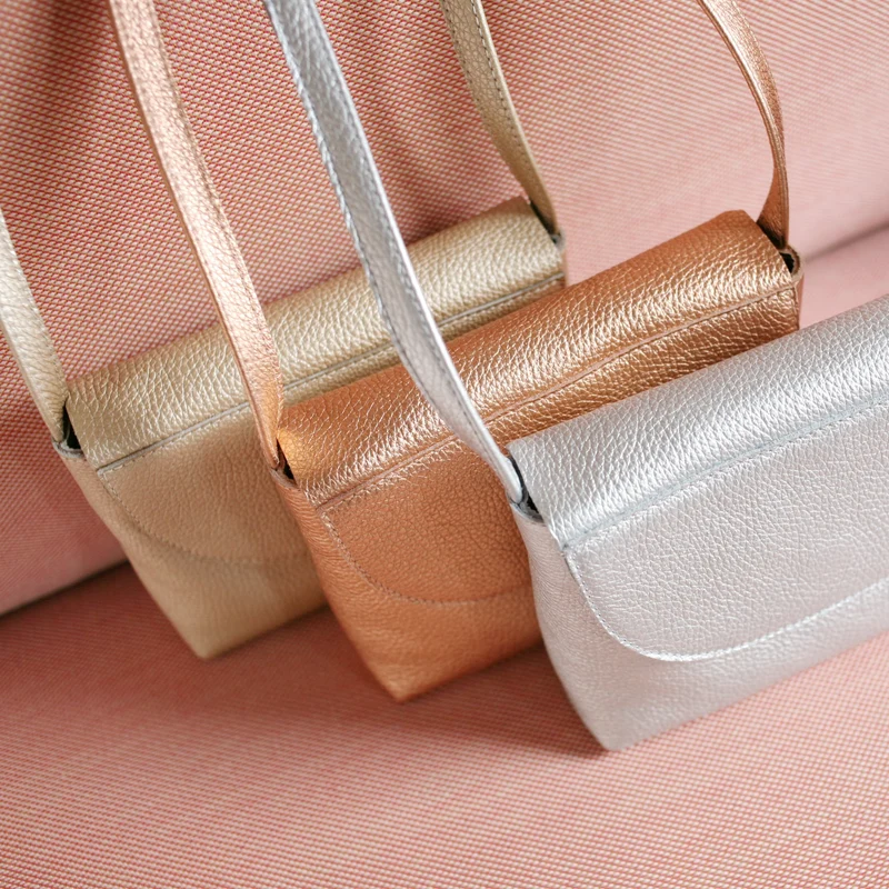 Minimalistische Schultertasche Hellgold