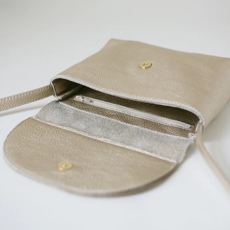 Minimalistische Schultertasche Hellgold