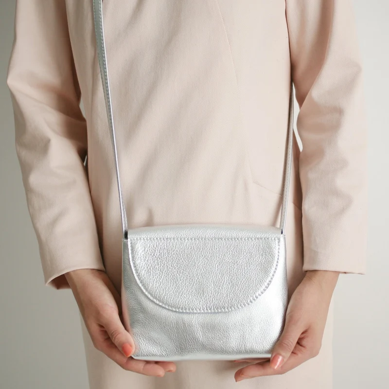 Minimalistische Schultertasche Silber