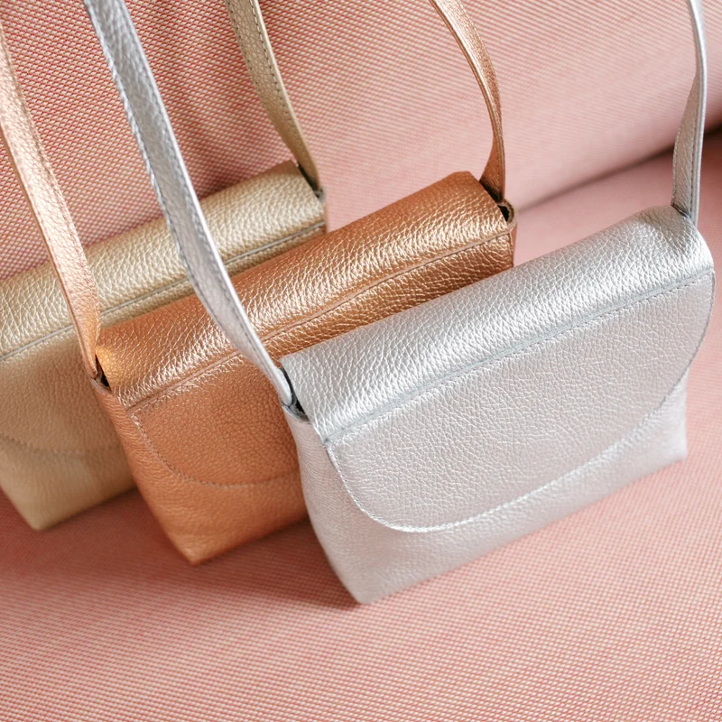 Minimalistische Schultertasche Silber