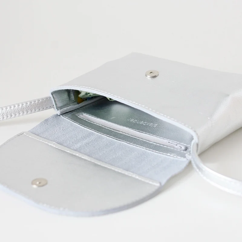 Minimalistische Schultertasche Silber