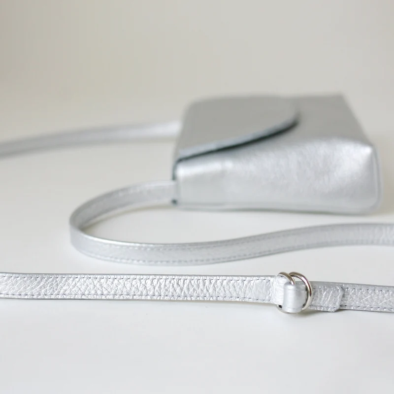 Minimalistische Schultertasche Silber