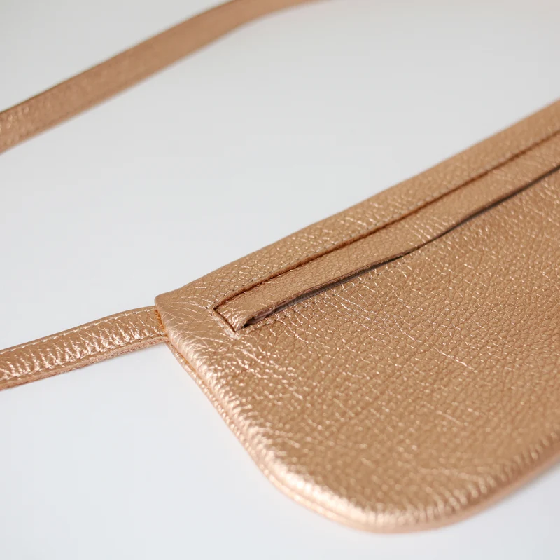 Kleine flache Gürteltasche Kupferrose