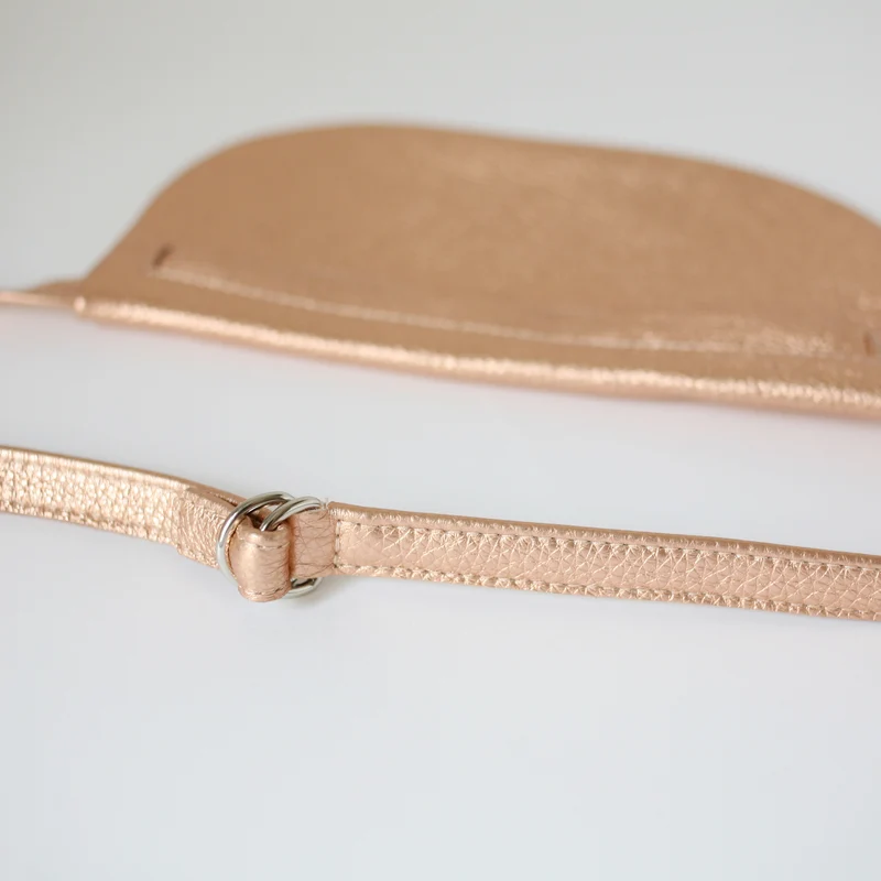 Kleine flache Gürteltasche Kupferrose