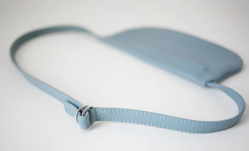 Kleine flache Gürteltasche Taubenblau