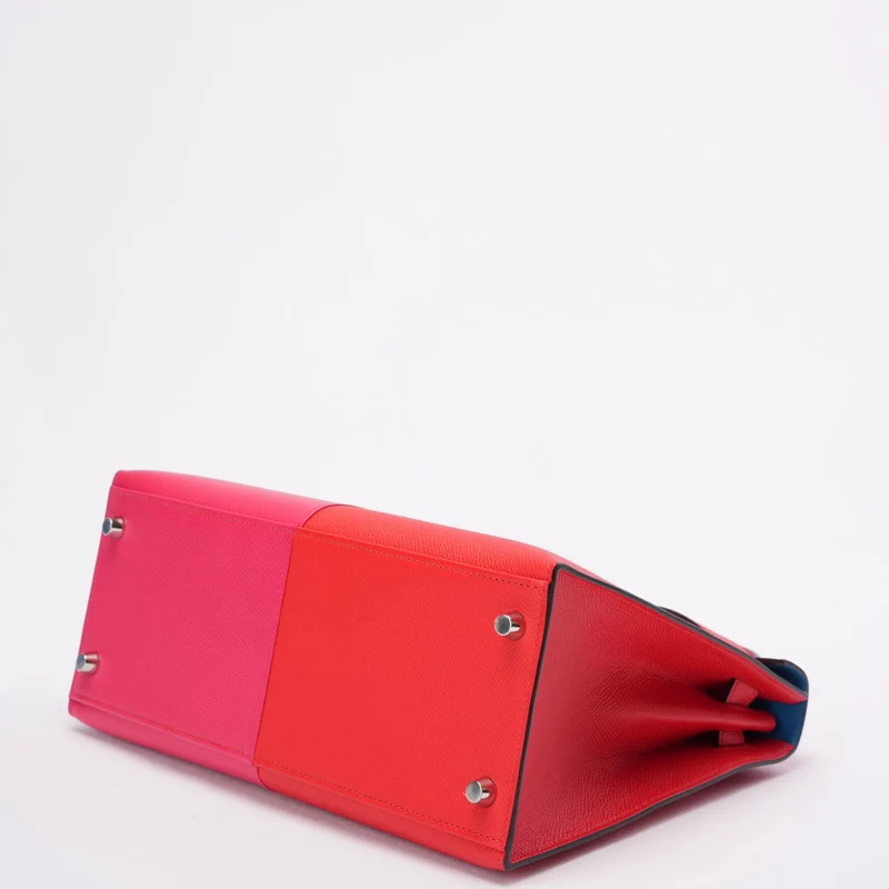 Hermès Kelly 28 Epsom Rose Extreme/ Rouge de Coeur mit Blue Zanzibar