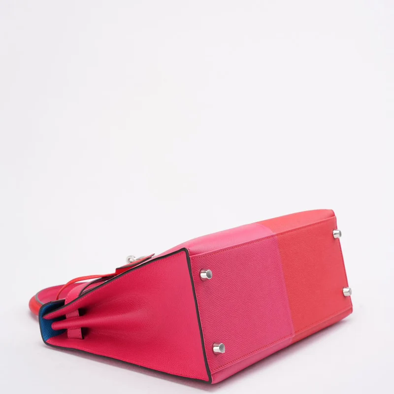 Hermès Kelly 28 Epsom Rose Extreme/ Rouge de Coeur mit Blue Zanzibar