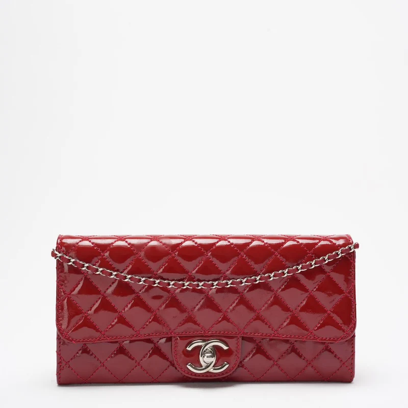 Chanel Timeless Wallet an der Kette East West in Rot