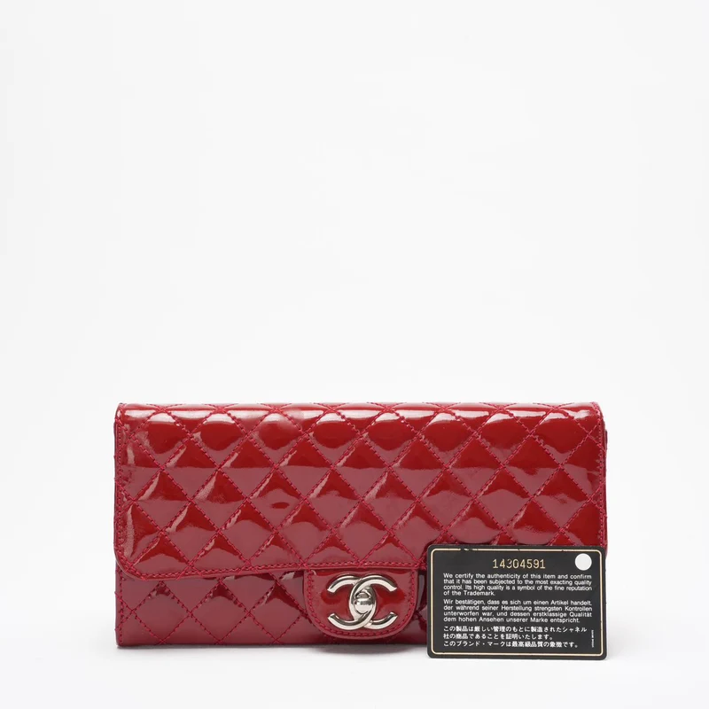 Chanel Timeless Wallet an der Kette East West in Rot