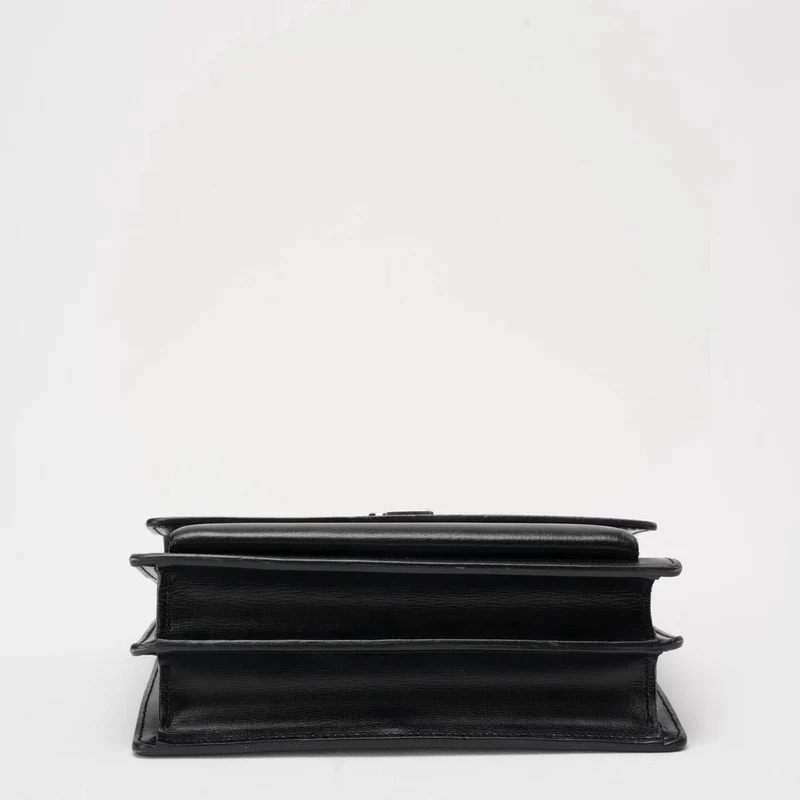 Saint Laurent Schwarzes Kalbsleder Mittleres Monogramm Sonnenuntergang