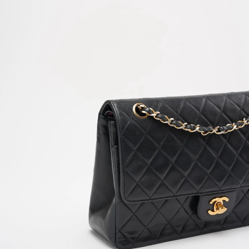Chanel Vintage Schwarze zeitlose klassische Klappentasche 1990er Jahre