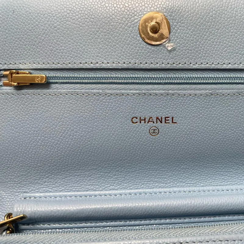 Chanel Classic Wallet an der Kette Hellblaues Kaviarleder Woc