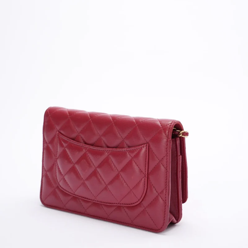 Chanel Geldbörse mit Kette, rote Emaille-Schnalle, klassischer Woc