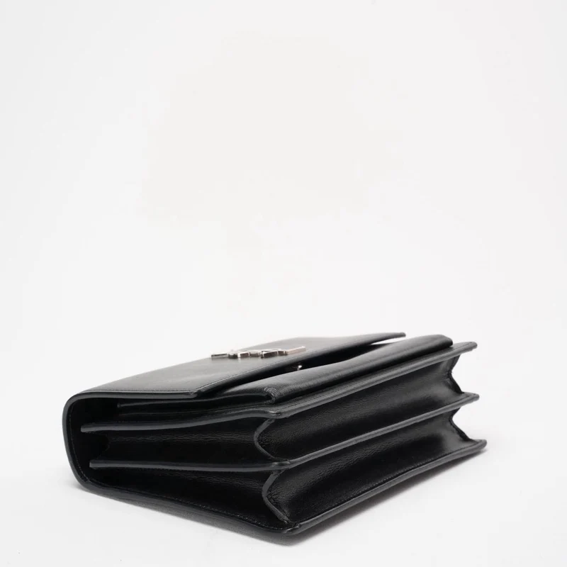 Saint Laurent Schwarzes Kalbsleder Mittleres Monogramm Sonnenuntergang